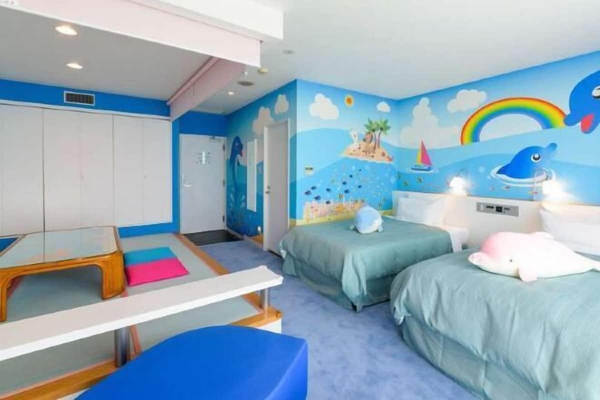 In-room safe, laptop workspace, blackout curtains