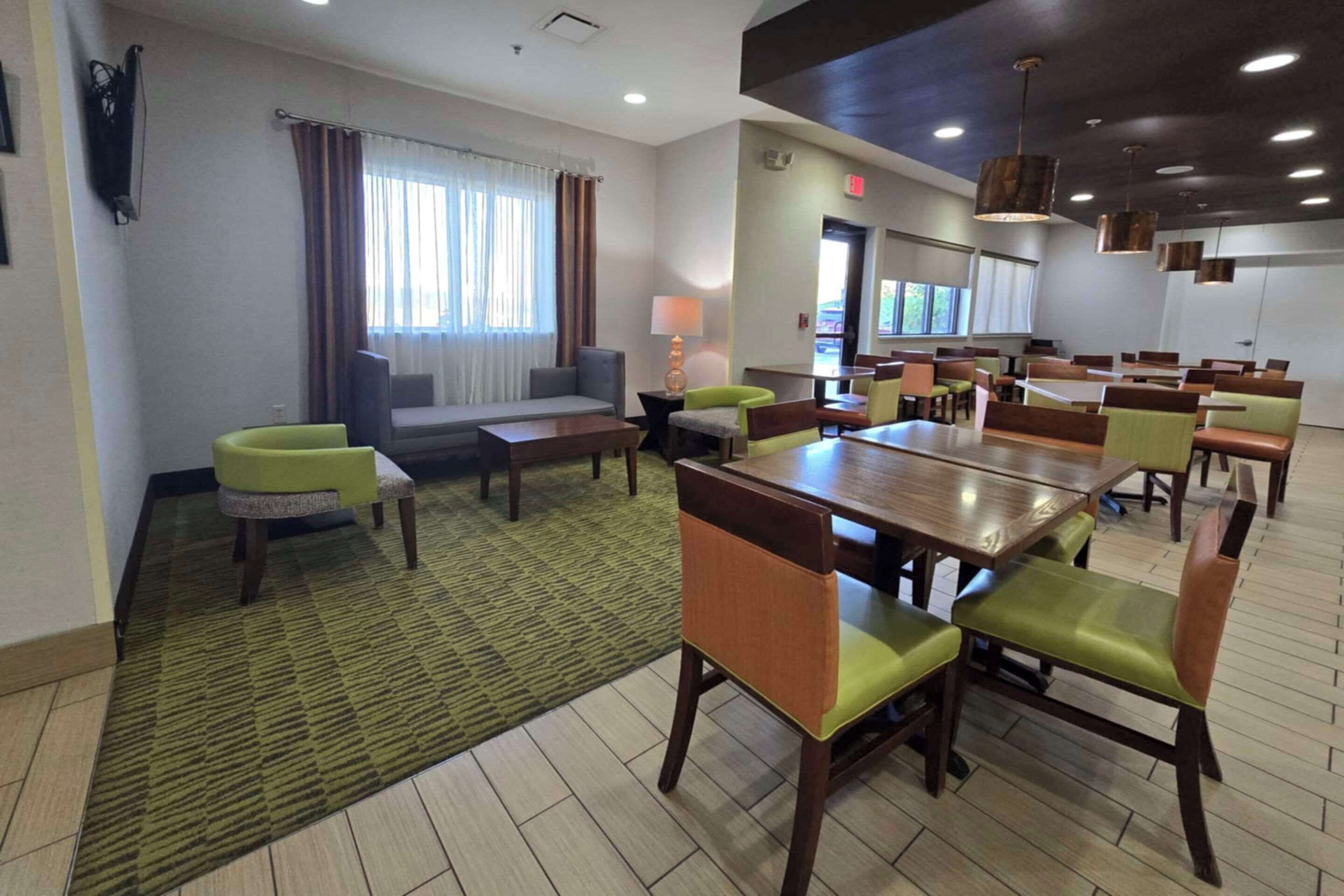 free daily self-service breakfast