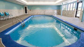 Indoor pool, sun loungers