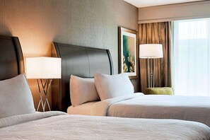 Safe på rommet, strykejern/-brett og barnesenger (inkludert)