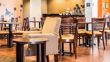 Bao gồm bữa sáng buffet hàng ngày