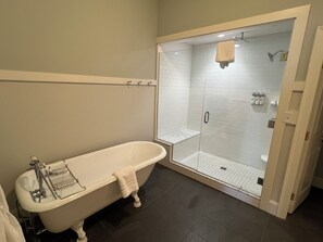 Library Suite, 1 King Bed | Bathroom