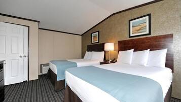 Premium bedding, desk, blackout curtains, free WiFi