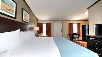 Premium bedding, desk, blackout drapes, free WiFi