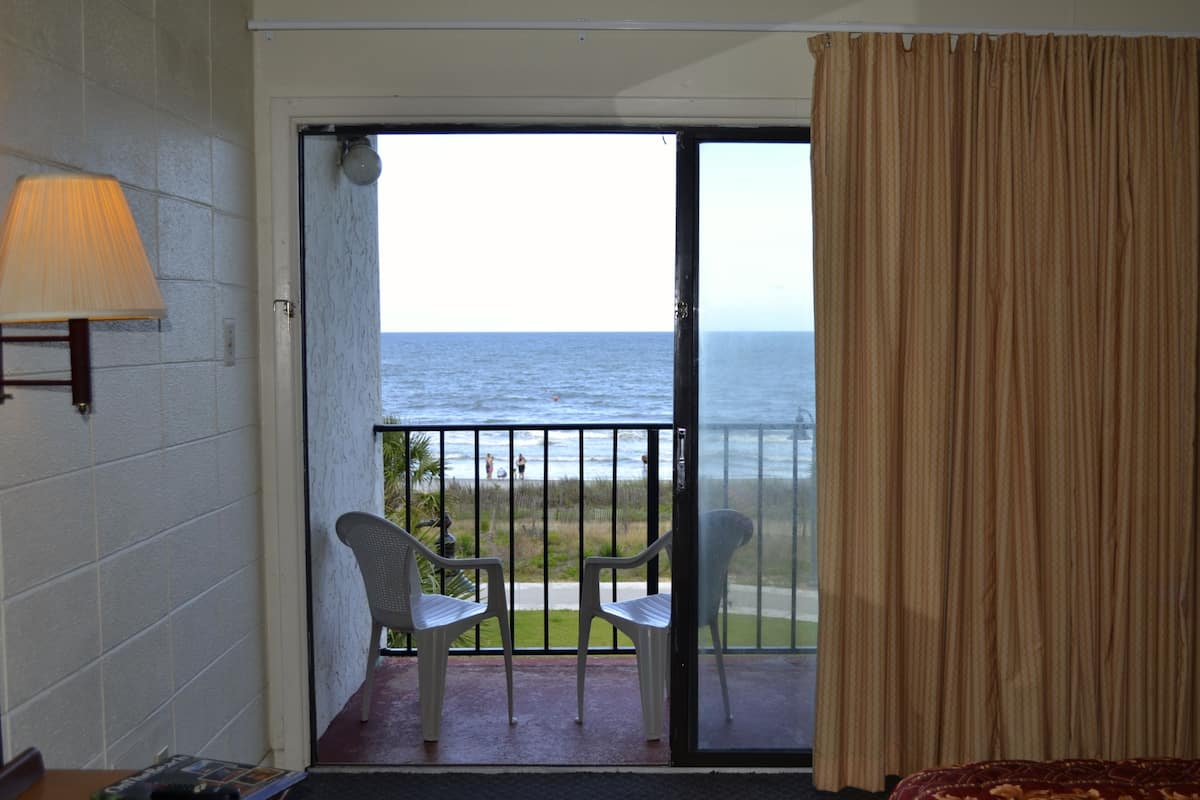 Blackout drapes, WiFi (free), bed sheets