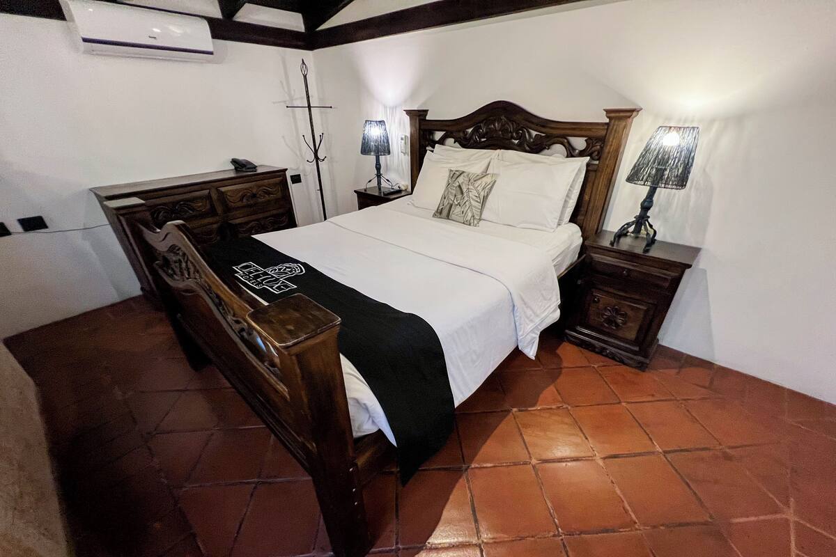 Junior Suite Familiar - Two Bedrooms | Literie de qualité, accès au Wi-Fi (inclus), décor unique