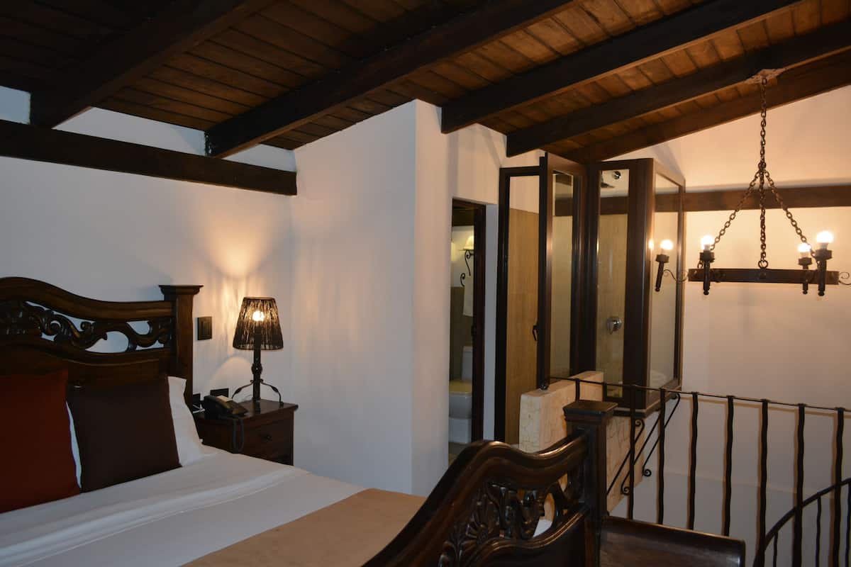 Loft, 1 queensize bed, tuin | Luxe beddengoed, individueel gedecoreerd, individueel gemeubileerd
