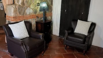Junior Suite King | Ropa de cama de alta calidad, wifi gratis, decoración individual