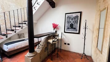 Loft Queen | Ropa de cama de alta calidad, wifi gratis, decoración individual