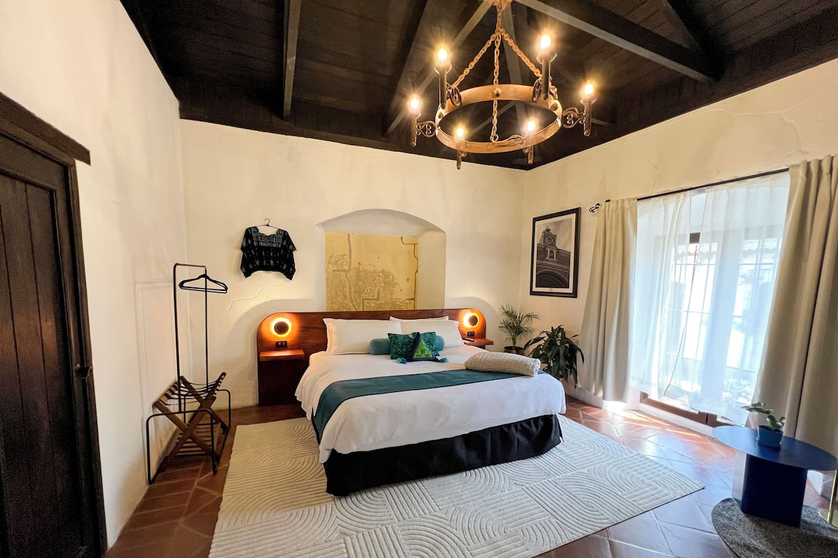 Junior Suite King | Literie de qualité, accès au Wi-Fi (inclus), décor unique