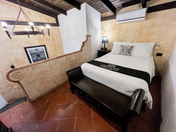 Loft Queen | Premium bedding, free WiFi, individually decorated