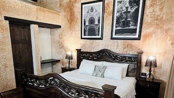 Deluxe King | Premium bedding, free WiFi, individually decorated