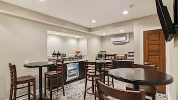 Free daily continental breakfast