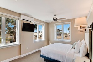 Premium bedding, down duvets, pillow-top beds, individually decorated - The Port Inn - Port St Joe, an Ascend Collection Hotel (Port St. Joe)