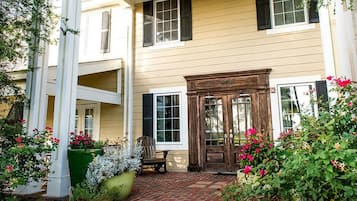 ด้านหน้าที่พัก