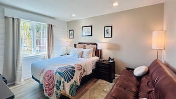 Suite, 1 Queen Bed, Non Smoking (Upgrade) | Premium bedding, down comforters, pillowtop beds, individually decorated