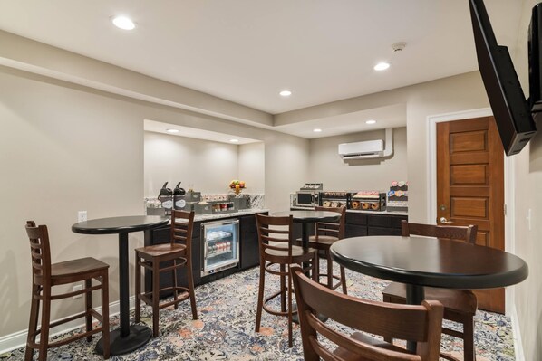 Free daily continental breakfast