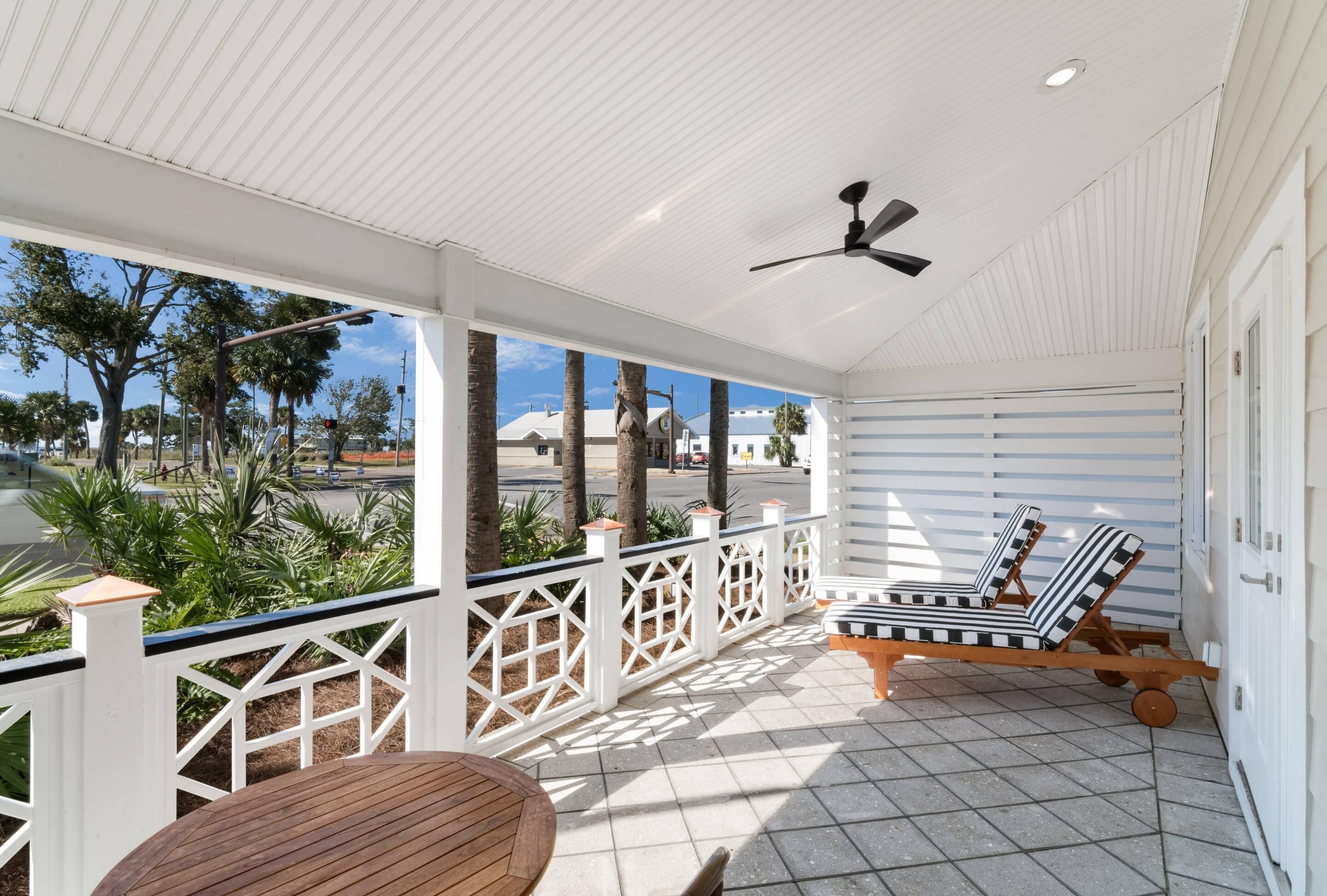 高档床上用品、羽绒被、加厚床垫、特色装修