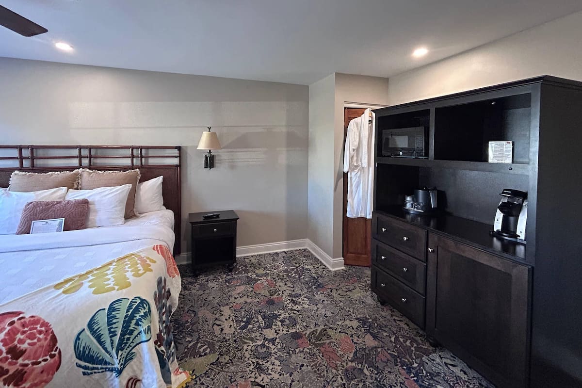 Room, Multiple Beds, Non Smoking (Upgrade) | Premium bedding, down comforters, pillowtop beds, individually decorated