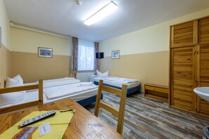 Free WiFi, bed sheets - Pension Schwalbenweg (Schoenefeld)