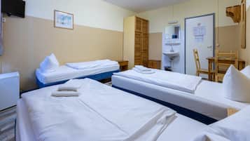Triple Room, 3 Twin Beds, Shared Bathroom | Free WiFi, bed sheets