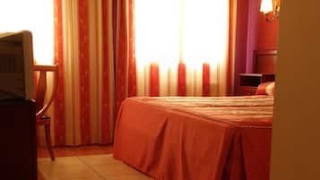 Double Room | Peti besi dalam bilik, meja, Wi-fi percuma