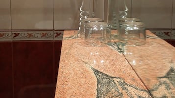 Double Room | Bilik Mandi | Gabungan pancuran/tab mandi, pengering rambut