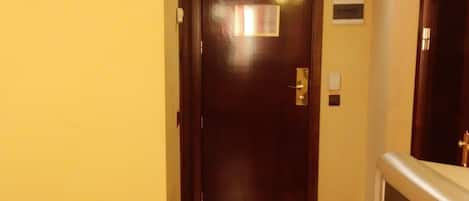 Twin Room (with Extra Bed) | Room amenity