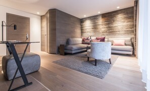 Dobbeltrom – premium, balkong (Apart) | Sengetøy av topp kvalitet, minibar, safe på rommet og lydisolert