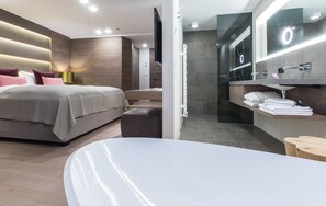Chambre Double Premium, balcon (Charme) | Salle de bain | Articles de toilette gratuits, sèche-cheveux, peignoirs, chaussons