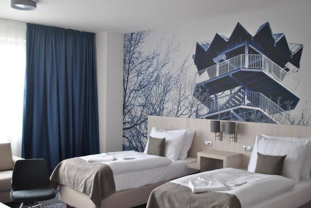 hypo-allergenic bedding, minibar, in-room safe, desk