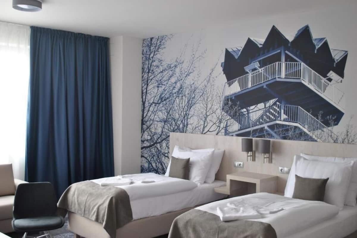 hypo-allergenic bedding, minibar, in-room safe, desk