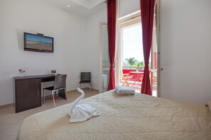 Habitación doble | Minibar, caja de seguridad en la habitación y decoración personalizada