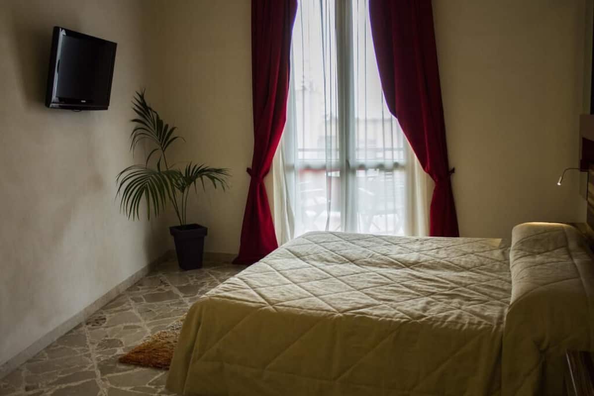 Minibar, in-room safe, desk, blackout curtains
