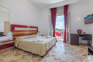 Double Room | Minibar, in-room safe, individually decorated, desk - Divino Hotel (Misiliscemi)