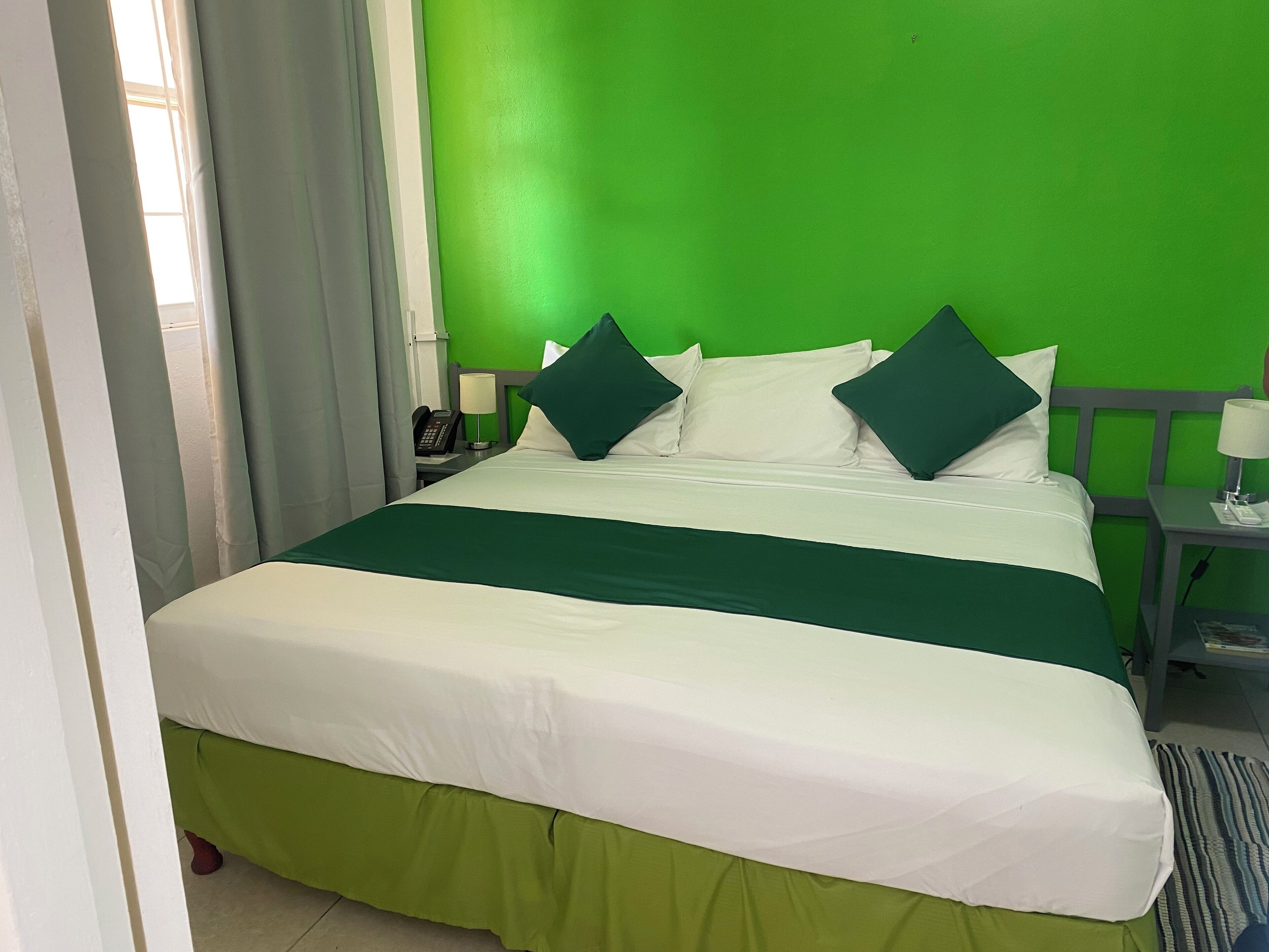 Leilighet – standard, 1 soverom | 1 soverom, senger med overmadrass og individuelt innredet