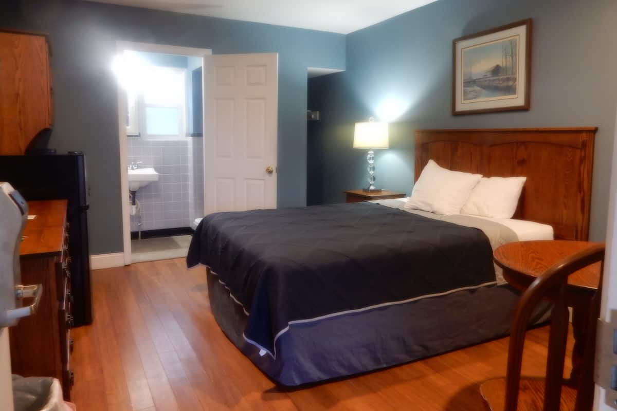 Desk, rollaway beds, free WiFi, bed sheets