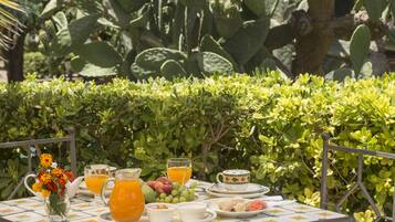 Breakfast, dinner served; local cuisine, pool views