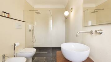 Casa Exclusive, 6 camere da letto | Dotazioni del bagno | Doccia, set di cortesia gratuito, asciugacapelli, asciugamani