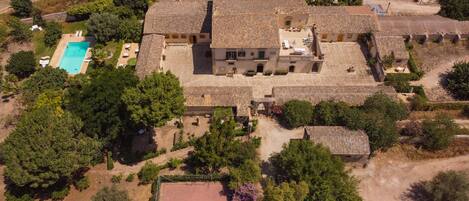 Breakfast, dinner served; local cuisine, pool views