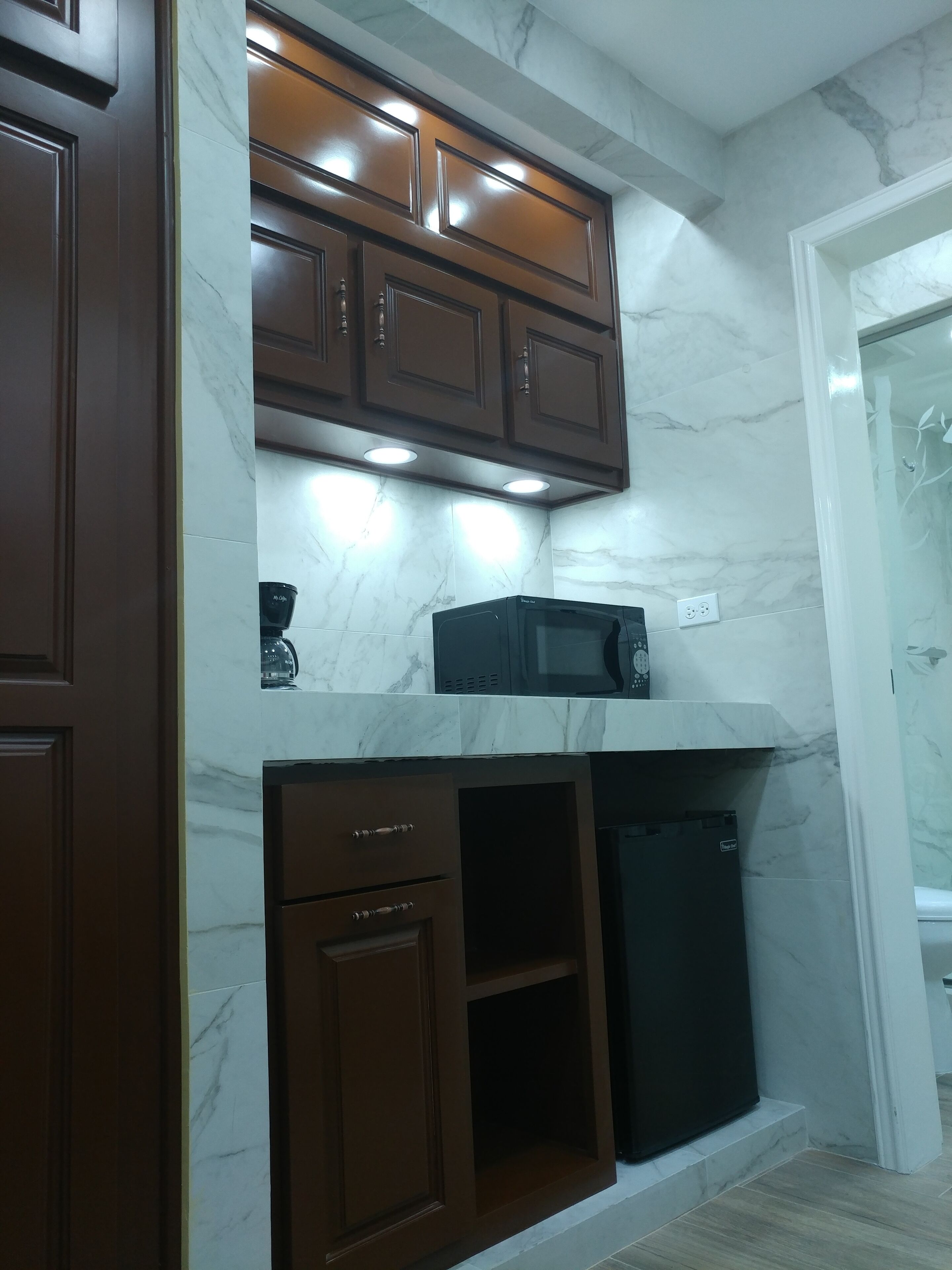 comfort suite | bathroom | free toiletries, towels, soap, shampoo