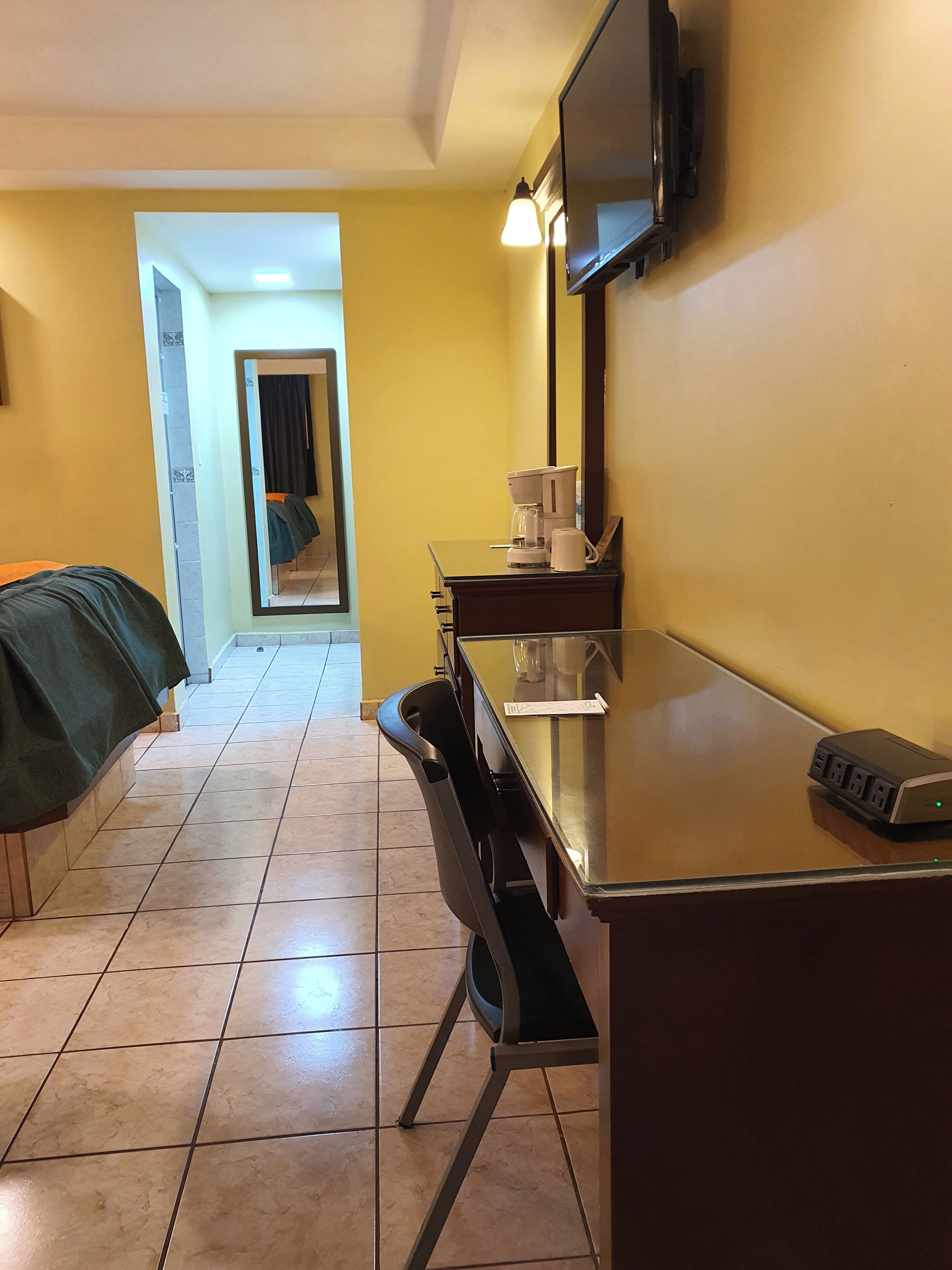 comfort room, 2 double beds | living area