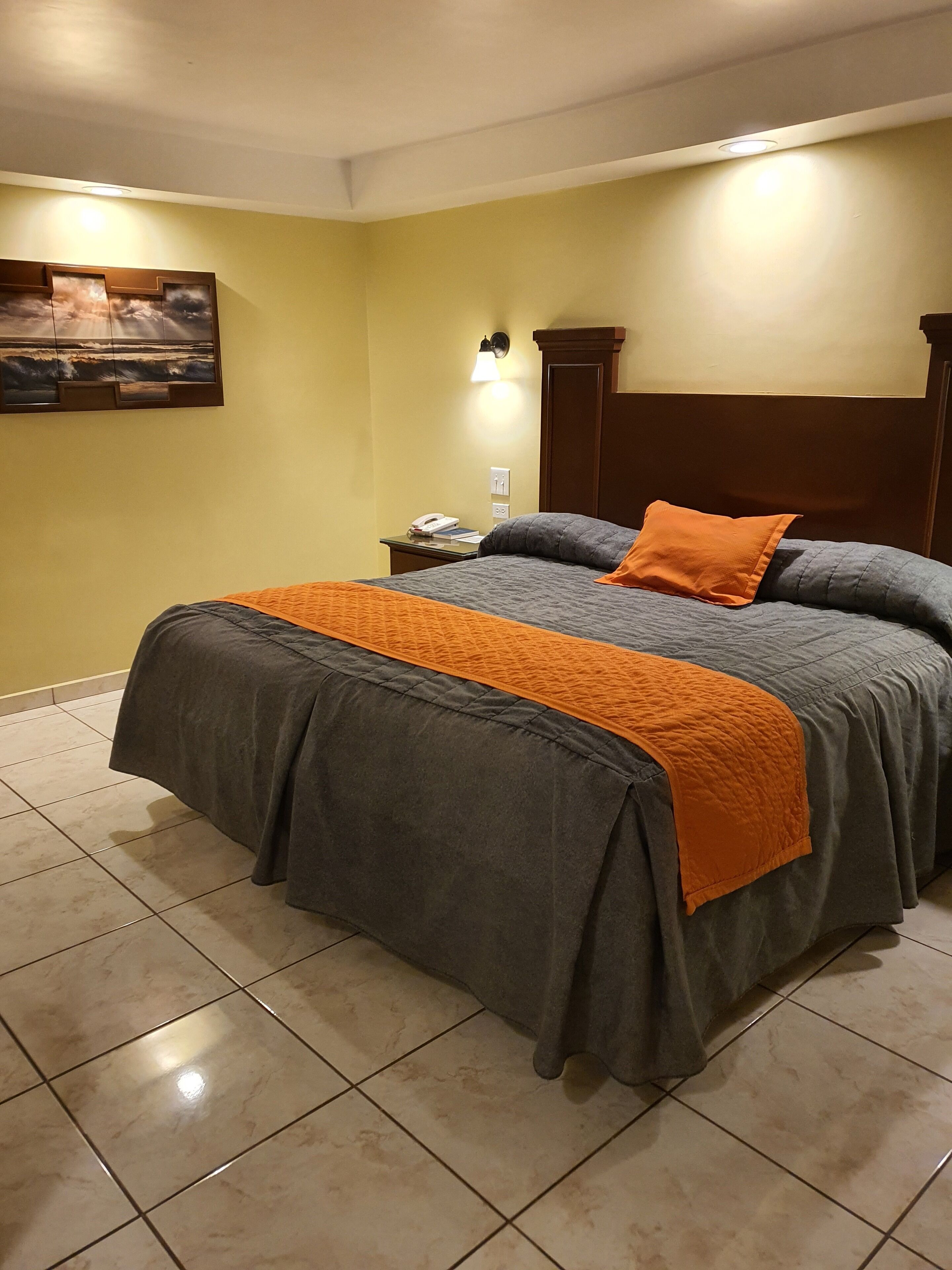 comfort room, 1 king bed | in-room safe, desk, laptop workspace, free wifi
