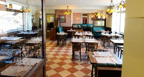 Se sirven desayunos, comidas, cenas y cocina francesa 
