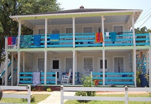 Boardwalk Cottages, 3 Bedrooms, 2 Baths with Front Porch | Individually decorated, individually furnished, laptop workspace - The Darlington Cottages (Myrtle Beach)