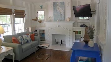 Family Cottage, 3 Bedrooms, Kitchen | Living area