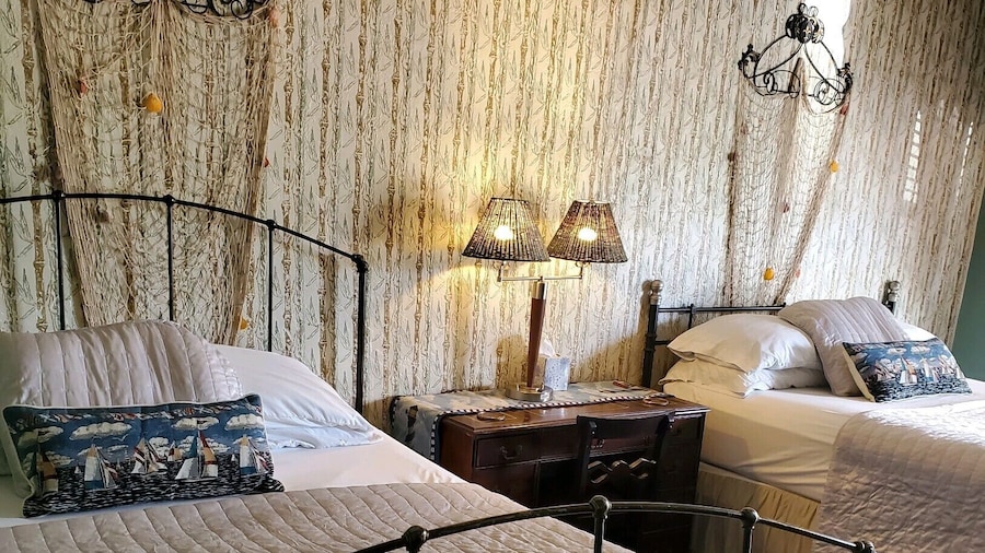 Shamrock Cove Inn