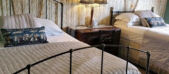 Shamrock Cove Inn