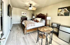 Deluxe Room, 1 King Bed, Non Smoking