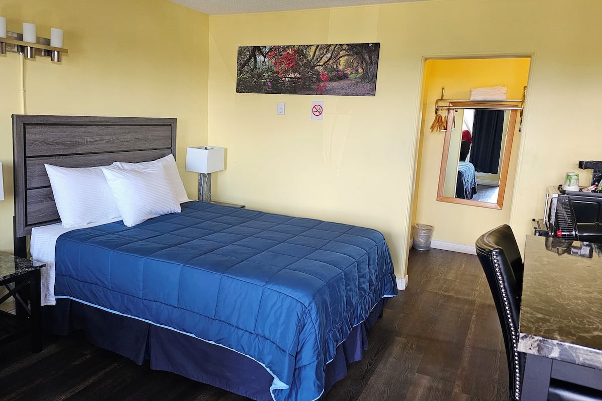 Queen Room | Bed sheets